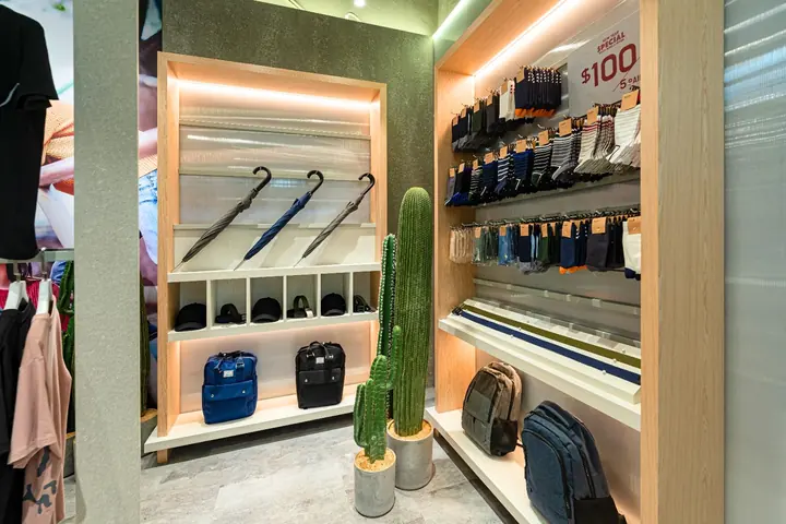 CROCO Shop interior fit-out at City Walk, Tsuen Wan by IPL – photo 3