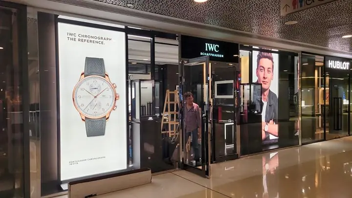 IWC Shop interior fit-out at International Finance Corporation, Central by IPL – photo 1