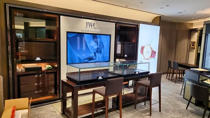 IWC Shop interior fit-out at International Finance Corporation, Central by IPL – photo 2